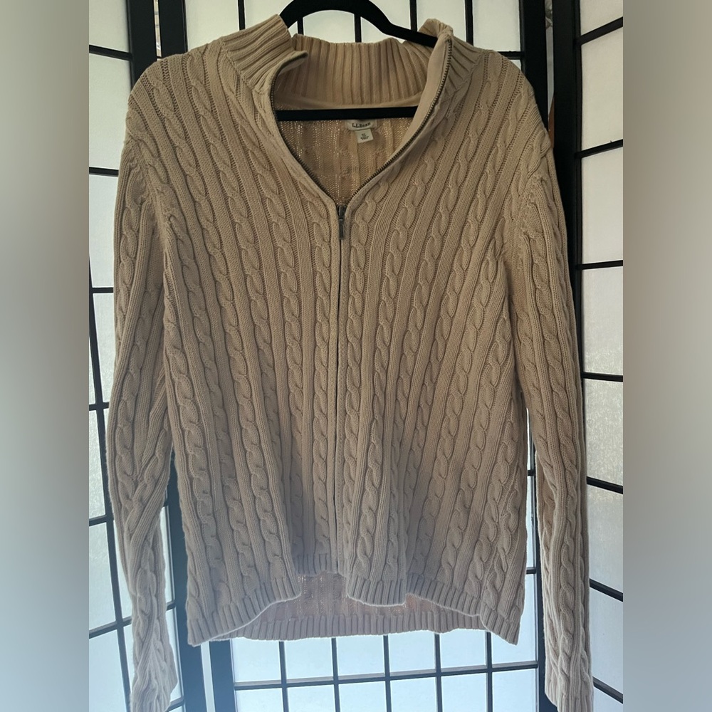 LLBean Preowned Cream zip up sweater
Women’s size XL
